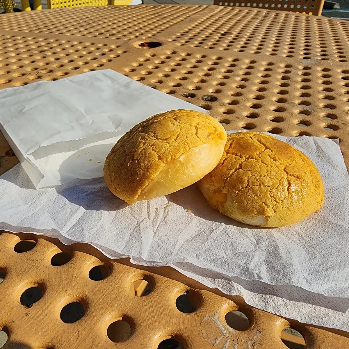 芒果菠蘿王 mango pineapple puffs 2 pieces